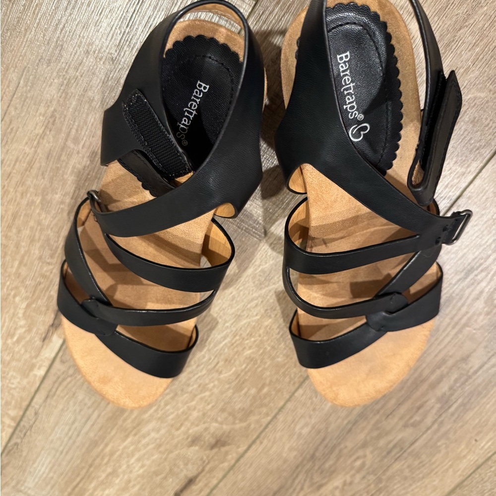 BareTraps Black and Tan Comfort Sandals Size 9